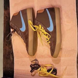 Nike SB Bruin Hi Tops